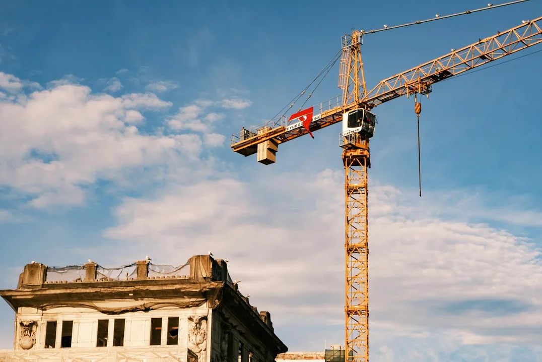 Hausaufstockung Wien: Kosten, Bauweisen und Ablauf 2026