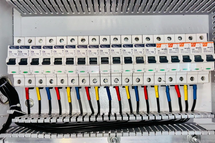 Sicherungskasten & Elektrik erneuern im Wiener Altbau: Kosten, FI-Pflicht & Ablauf
